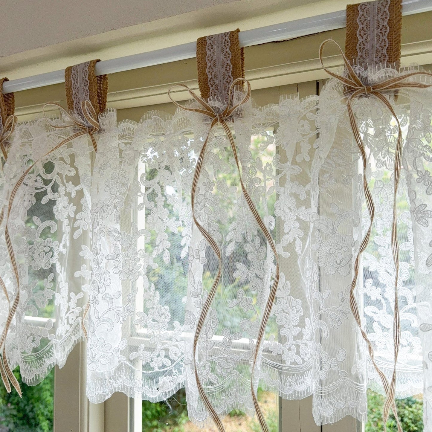 Farmhouse Burlap & White Ruffled Lace Valance - UDreamHome