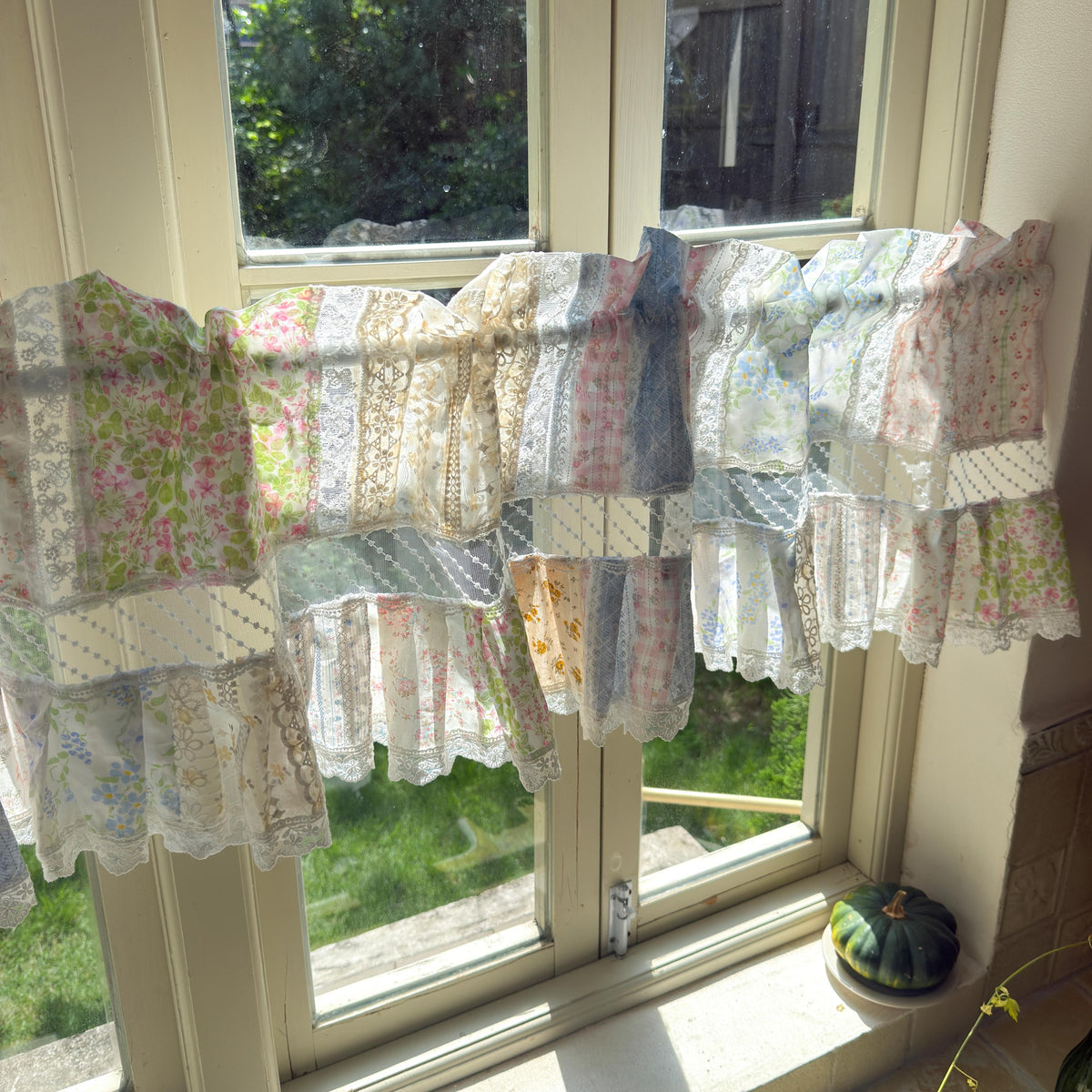 Vintage Floral Patchwork Ruffled Lace Valance,Victorian Cottage Cafe Curtain with Floral Embroidery and Lace Trim, Shabby Chic Lace Curtains
