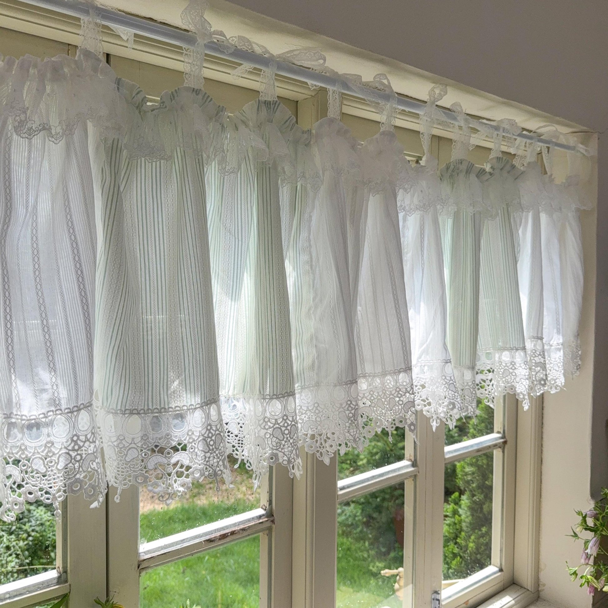 Unique Victorian Cottage Window Valance - UDreamHome